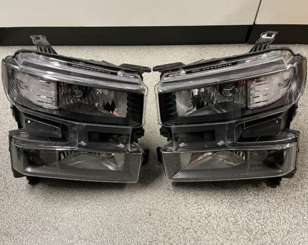 19-22 Chevy Silverado 1500 Black Chrome Clear Amber Headlights - Image 5